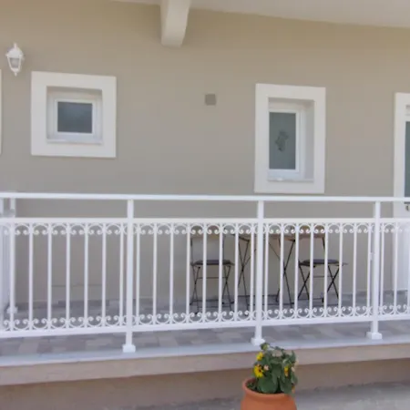 Appartement George 1 *