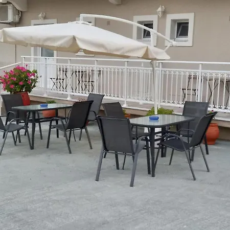 George 1 Apartament Ýpsos